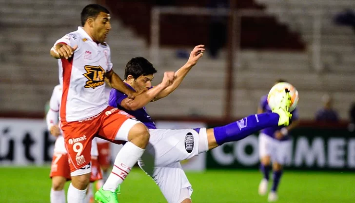 Huracán se quedó con el primer duelo ante Defensor Sporting Huracán se quedó con el primer duelo ante Defensor Sporting