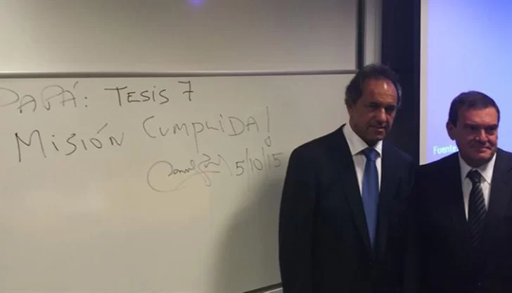 Daniel Scioli se recibió de licenciado en Comercialización Daniel Scioli se recibió de licenciado en Comercialización