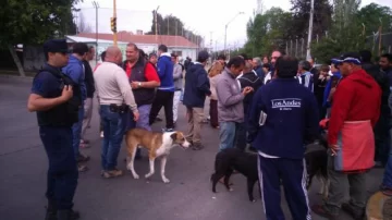 Mendoza: no les pagaron a los estatales y estalló el caos Mendoza: no les pagaron a los estatales y estalló el caos