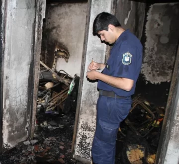 Perdió todo por un incendio y dijo que fue por un robo Perdió todo por un incendio y dijo que fue por un robo