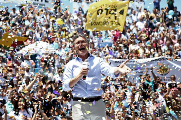 Scioli promete dólar a $10, para Macri “es una mentira” Scioli promete dólar a $10, para Macri “es una mentira”