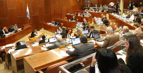 La Legislatura aprobó el pase a planta permanente de 2.311 contratados La Legislatura aprobó el pase a planta permanente de 2.311 contratados