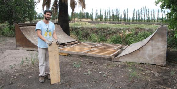 Juan Pablo, el emprendedor rural que fabricará tablas de skateboard Juan Pablo, el emprendedor rural que fabricará tablas de skateboard