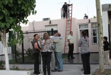 Quiso arreglar un problema eléctrico al vecino y se mató Quiso arreglar un problema eléctrico al vecino y se mató