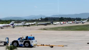 Macri y su gente fue en una flota de jets a Jujuy Macri y su gente fue en una flota de jets a Jujuy