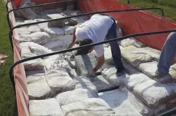 Unos 3.278 kg de droga en un camión con cal Unos 3.278 kg de droga en un camión con cal