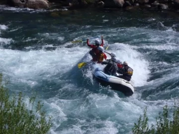Mujeres de aguas bravas Mujeres de aguas bravas