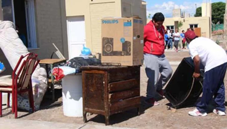 El martes sufrieron por el caos de la tormenta y hoy disfrutan de sus nuevas viviendas El martes sufrieron por el caos de la tormenta y hoy disfrutan de sus nuevas viviendas
