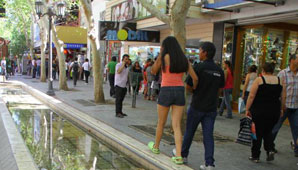 Ya rige el horario de comercio de la temporada de verano Ya rige el horario de comercio de la temporada de verano