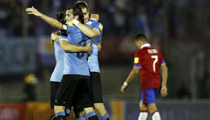 Uruguay goleó en el Centenario y le rompió el invicto a Chile Uruguay goleó en el Centenario y le rompió el invicto a Chile