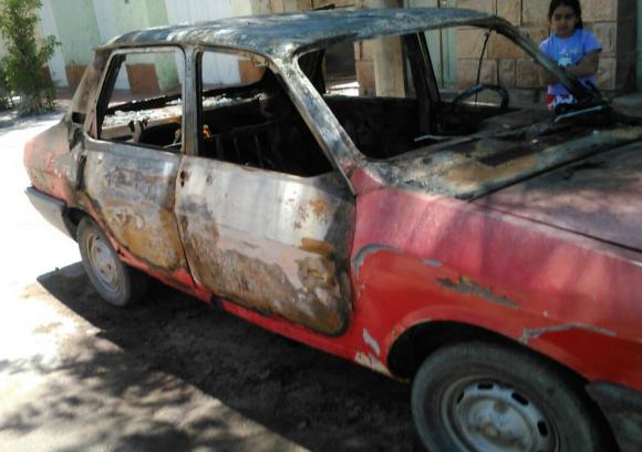 Jáchal: le queman el auto a un obrero Jáchal: le queman el auto a un obrero