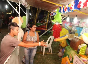 En la fiesta, la kermés fue como un viaje en el tiempo En la fiesta, la kermés fue como un viaje en el tiempo