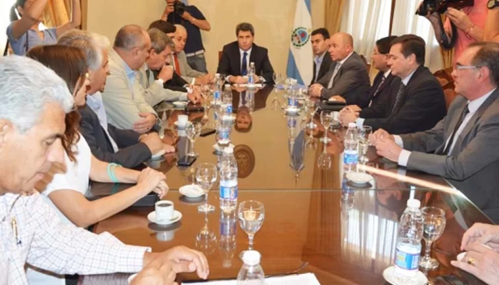Uñac tuvo su primera reunión de gabinete formal Uñac tuvo su primera reunión de gabinete formal