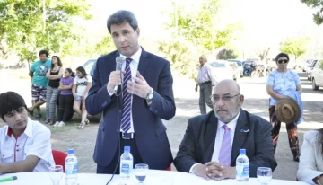 En la asunción de un opositor, Sergio Uñac tuvo su primer acto como Gobernador En la asunción de un opositor, Sergio Uñac tuvo su primer acto como Gobernador