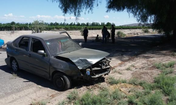Caucete: 5 heridos en un choque y vuelco Caucete: 5 heridos en un choque y vuelco