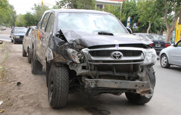 Choque de dos camionetas Choque de dos camionetas