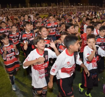 “Dejen jugar a los chicos” “Dejen jugar a los chicos”