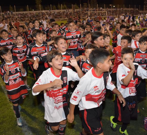 “Dejen jugar a los chicos” “Dejen jugar a los chicos”