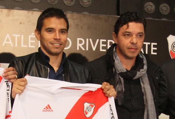 Se fue Saviola pero cerraron con Fernández Se fue Saviola pero cerraron con Fernández