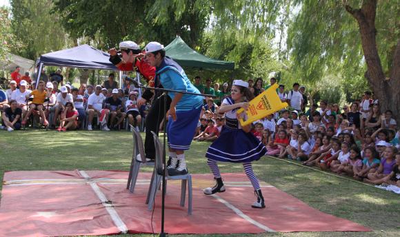Una función de circo que contagió risas por 1 hora a unos 650 niños Una función de circo que contagió risas por 1 hora a unos 650 niños