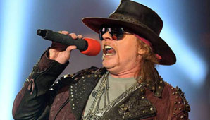 Axl Rose se burla de los rumores del regreso de Guns N’ Roses Axl Rose se burla de los rumores del regreso de Guns N’ Roses