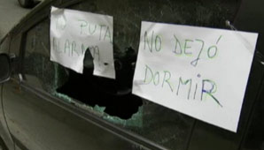 Le destrozaron el auto porque la alarma no paraba de sonar Le destrozaron el auto porque la alarma no paraba de sonar