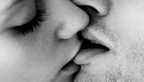 Cómo besan los hombres según su signo del zodíaco Cómo besan los hombres según su signo del zodíaco