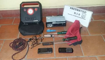 Robó en dos autos, se dio a la fuga y fue atrapado: tiene 19 años y un frondoso prontuario Robó en dos autos, se dio a la fuga y fue atrapado: tiene 19 años y un frondoso prontuario