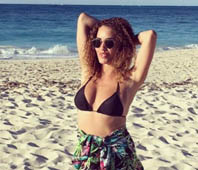 Con nuevo look playero Con nuevo look playero