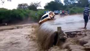 Quiso desafiar a la correntada y terminó en el río Quiso desafiar a la correntada y terminó en el río