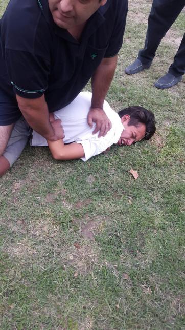 Le arrebató el celular a una preceptora y el papá de un alumno atrapó al precoz delincuente Le arrebató el celular a una preceptora y el papá de un alumno atrapó al precoz delincuente