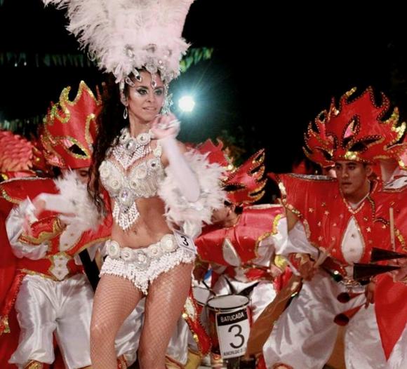 Chimbas: una multitud en el carnaval Chimbas: una multitud en el carnaval