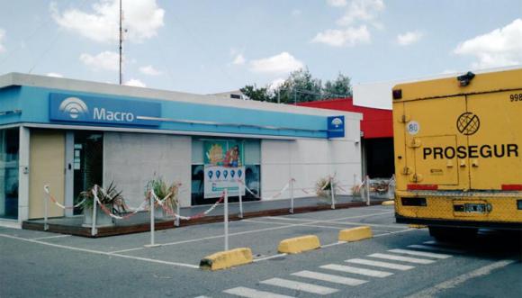 Robaron 400 mil pesos de un cajero disfrazados de payasos Robaron 400 mil pesos de un cajero disfrazados de payasos