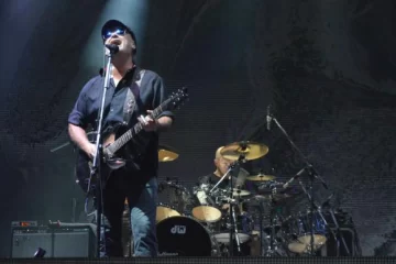 Amor rockero bajo la llovizna Amor rockero bajo la llovizna