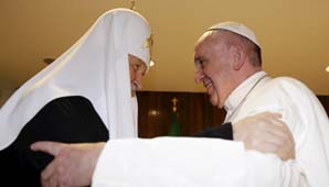 Abrazo histórico entre Francisco y el patriarca ortodoxo ruso Abrazo histórico entre Francisco y el patriarca ortodoxo ruso