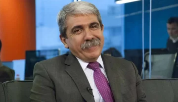 Aníbal Fernández reapareció con un nuevo look Aníbal Fernández reapareció con un nuevo look