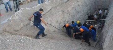 Uno de los obreros internados, presunto implicado en la muerte del operario en la cloaca Uno de los obreros internados, presunto implicado en la muerte del operario en la cloaca