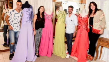 Reinas: con vestidos para lucir libres, finas, elegantes y desestructuradas Reinas: con vestidos para lucir libres, finas, elegantes y desestructuradas