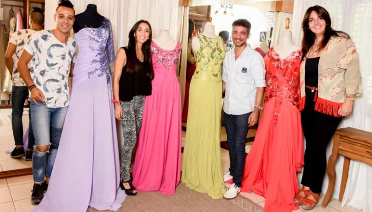 Reinas: con vestidos para lucir libres, finas, elegantes y desestructuradas Reinas: con vestidos para lucir libres, finas, elegantes y desestructuradas