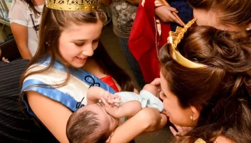 Reinas deslumbraron de solidaridad en el hospital Reinas deslumbraron de solidaridad en el hospital