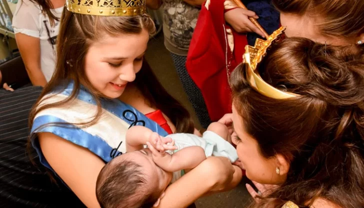 Reinas deslumbraron de solidaridad en el hospital Reinas deslumbraron de solidaridad en el hospital