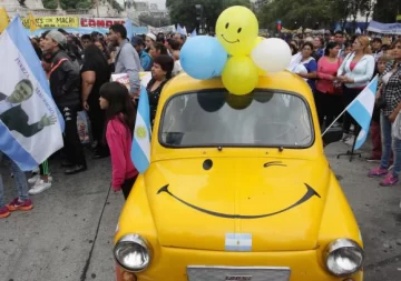 Seguro, sonriente y aplaudido por más de 50 veces Seguro, sonriente y aplaudido por más de 50 veces