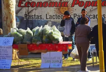 Llega camión que vende pescado 24% más barato Llega camión que vende pescado 24% más barato