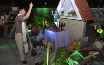 Bendecir los frutos, una tradición que sigue en pie Bendecir los frutos, una tradición que sigue en pie