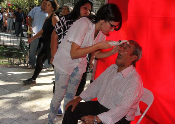 Control de ojos en la Peatonal Control de ojos en la Peatonal