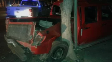 Arrestada en su casa, igual salió y chocó en ¿auto ilegal? Arrestada en su casa, igual salió y chocó en ¿auto ilegal?