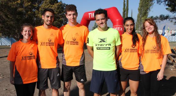 Jóvenes kinesiólogos al servicio de todos Jóvenes kinesiólogos al servicio de todos