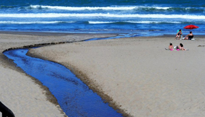 Villa Gesell: colapsaron las cloacas desbordan hasta el mar Villa Gesell: colapsaron las cloacas desbordan hasta el mar