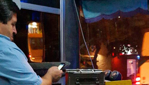 Filmó durante 18 cuadras a un chofer mensajeando Filmó durante 18 cuadras a un chofer mensajeando