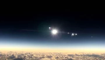 El eclipse solar, desde un avión a 10.000 metros de altura El eclipse solar, desde un avión a 10.000 metros de altura
